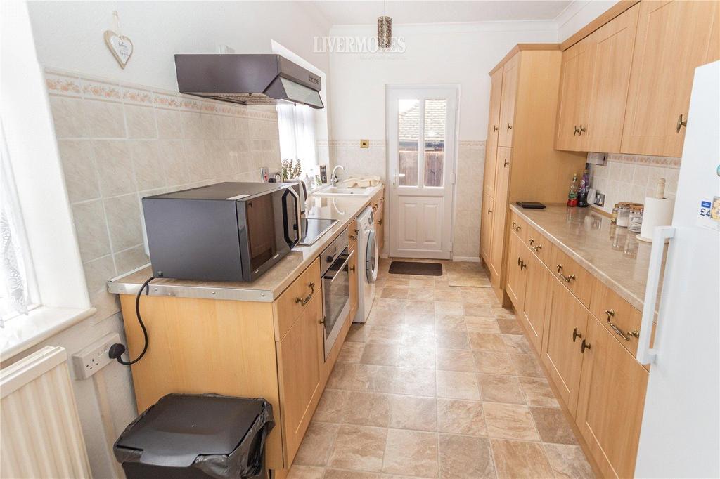 Kitchen 2.jpg