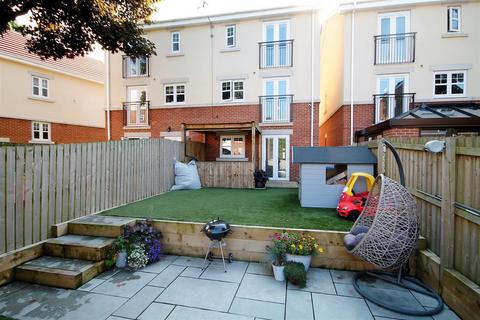 16 Aidan Gardens, Durham, DH1 2BF