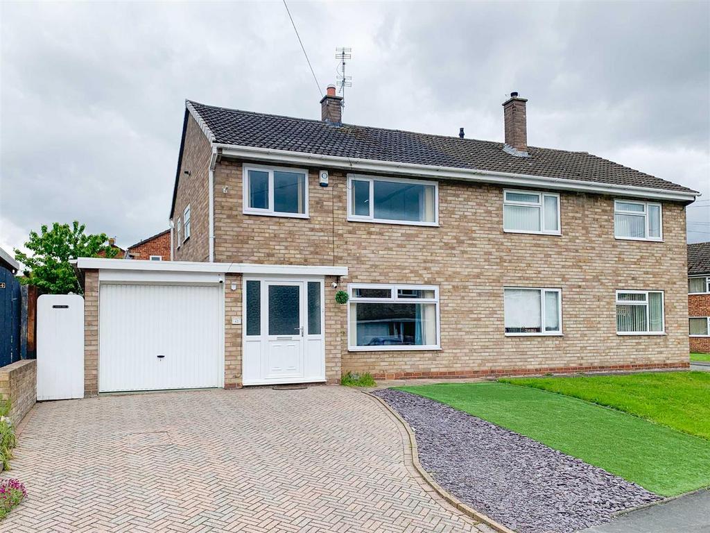 Boscobel Drive, Heath Farm, Shrewsbury 3 bed semidetached house £895