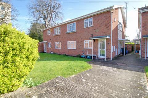 4 The Chestnuts, Gloucester, GL1 1YH