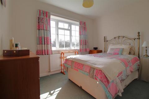4 The Chestnuts, Gloucester, GL1 1YH