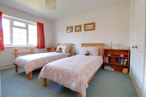 4 The Chestnuts, Gloucester, GL1 1YH