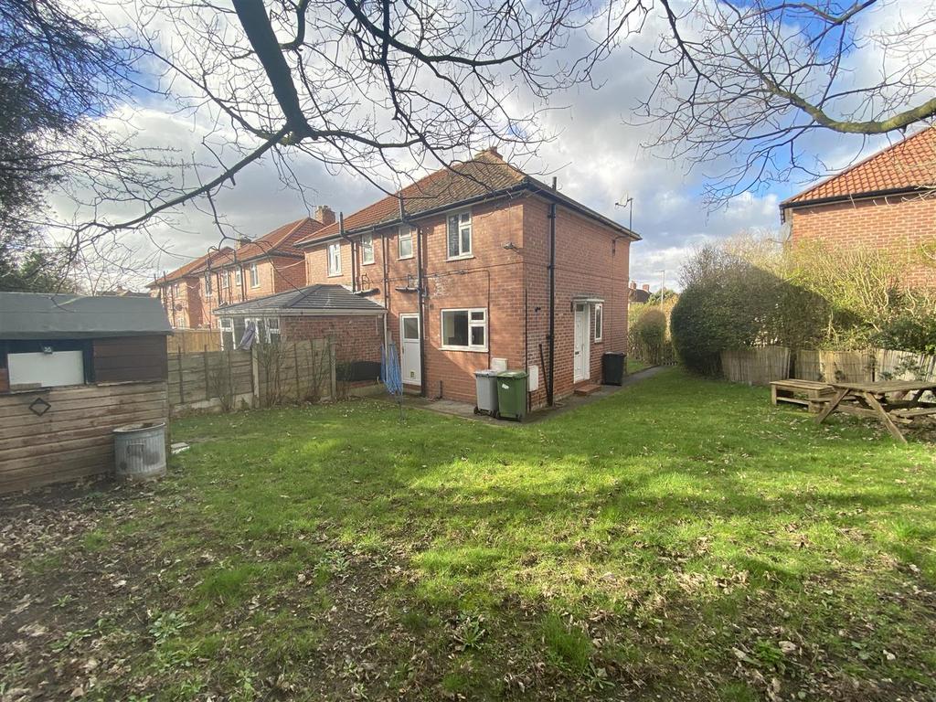Lindfield Estate South, WILMSLOW 2 bed semidetached house £1,175 pcm