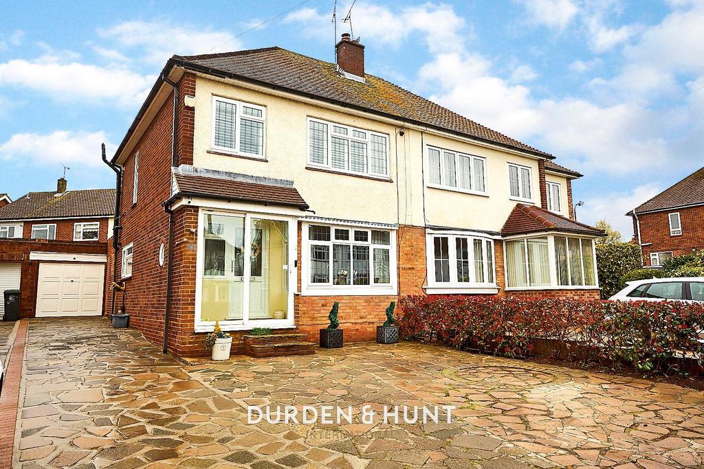 Bowes Drive, Ongar, CM5 3 bed semidetached house for sale £550,000