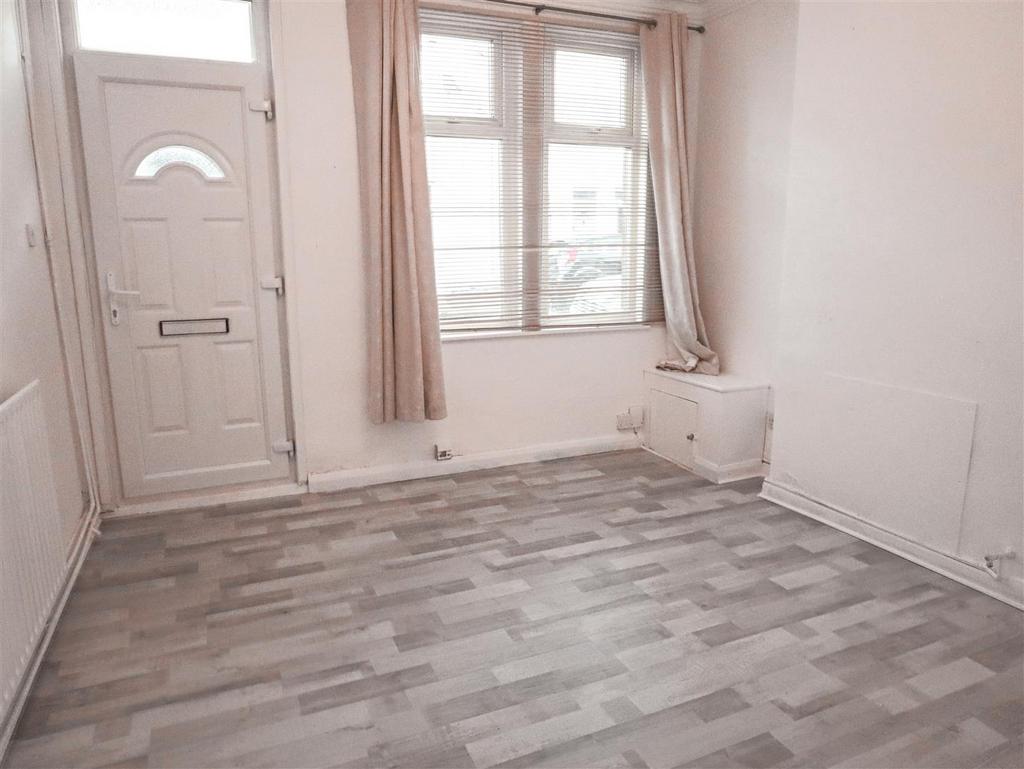 Charles Street, Hinckley 2 bed terraced house £700 pcm (£162 pw)