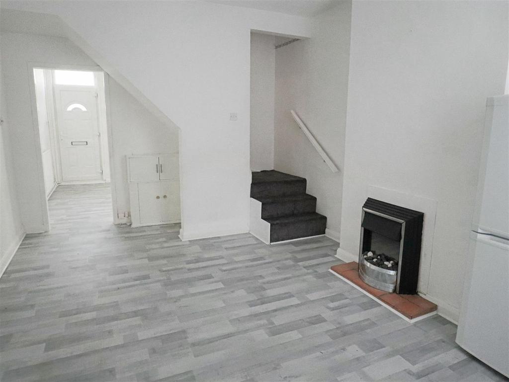 Charles Street, Hinckley 2 bed terraced house £700 pcm (£162 pw)