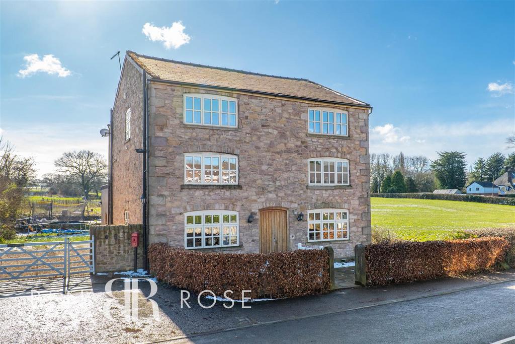 Station Road, Hoghton, Preston 6 bed detached house for sale £650,000