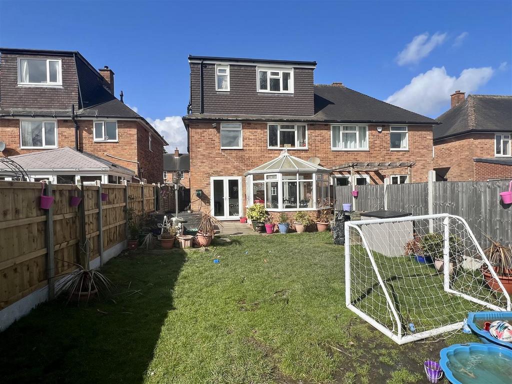 Lawnswood Avenue, Shirley, Solihull 4 bed semidetached house £391,950