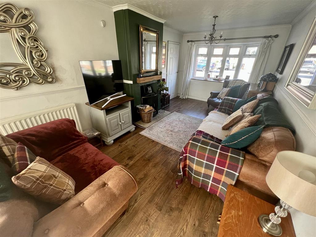 Lawnswood Avenue, Shirley, Solihull 4 bed semidetached house £391,950