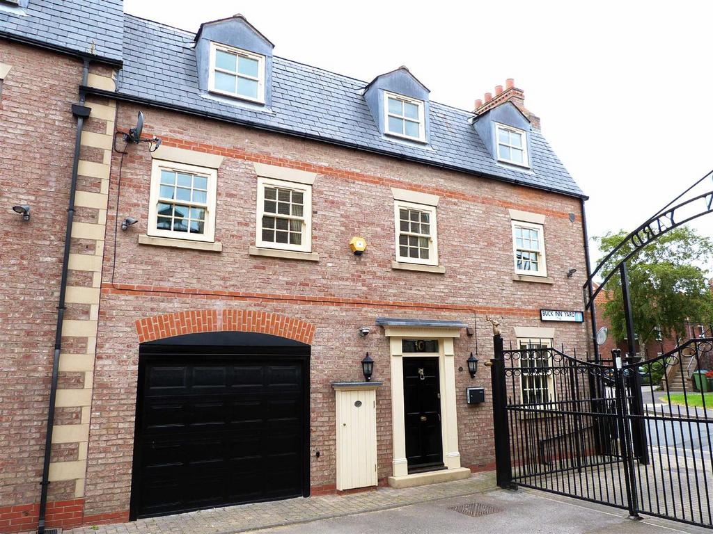 Buck Inn Yard, Pocklington 3 bed end of terrace house £875 pcm (£202 pw)