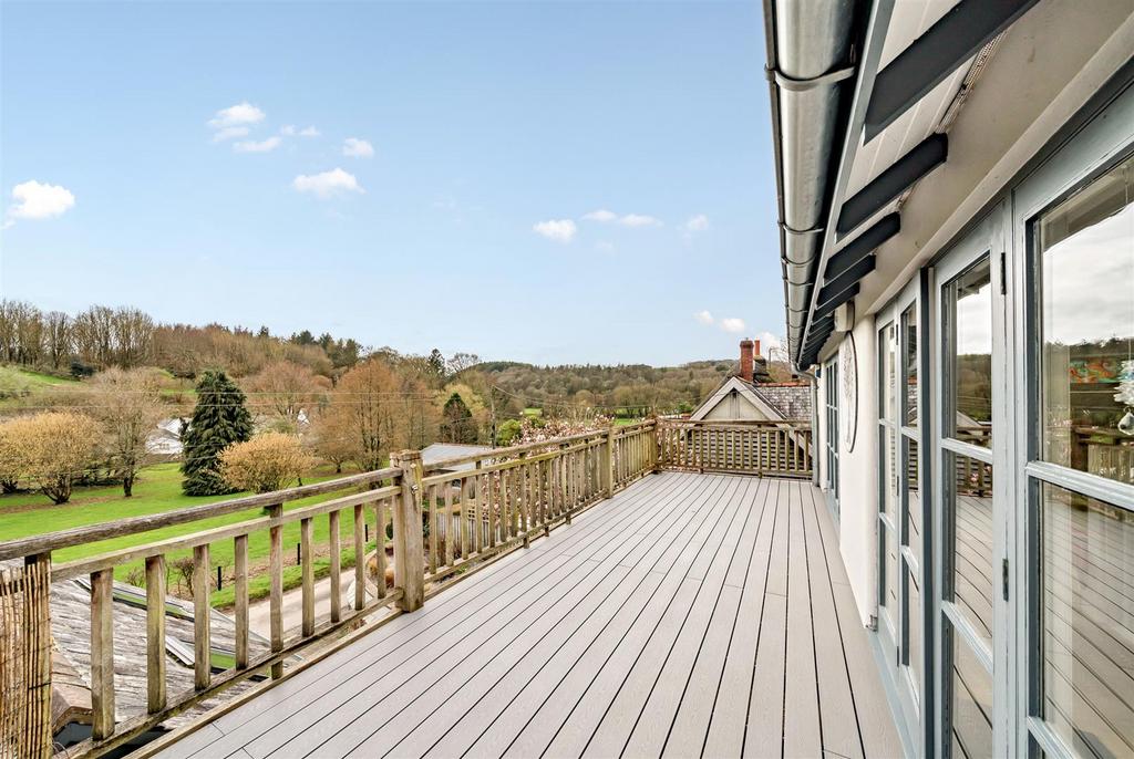 Weare Giffard, Bideford 4 bed detached house for sale £595,000