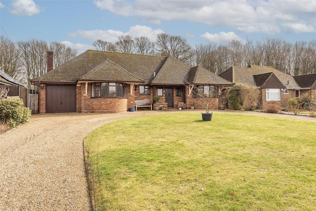Ashcroft Close, Harpenden 3 bed detached bungalow for sale £1,200,000