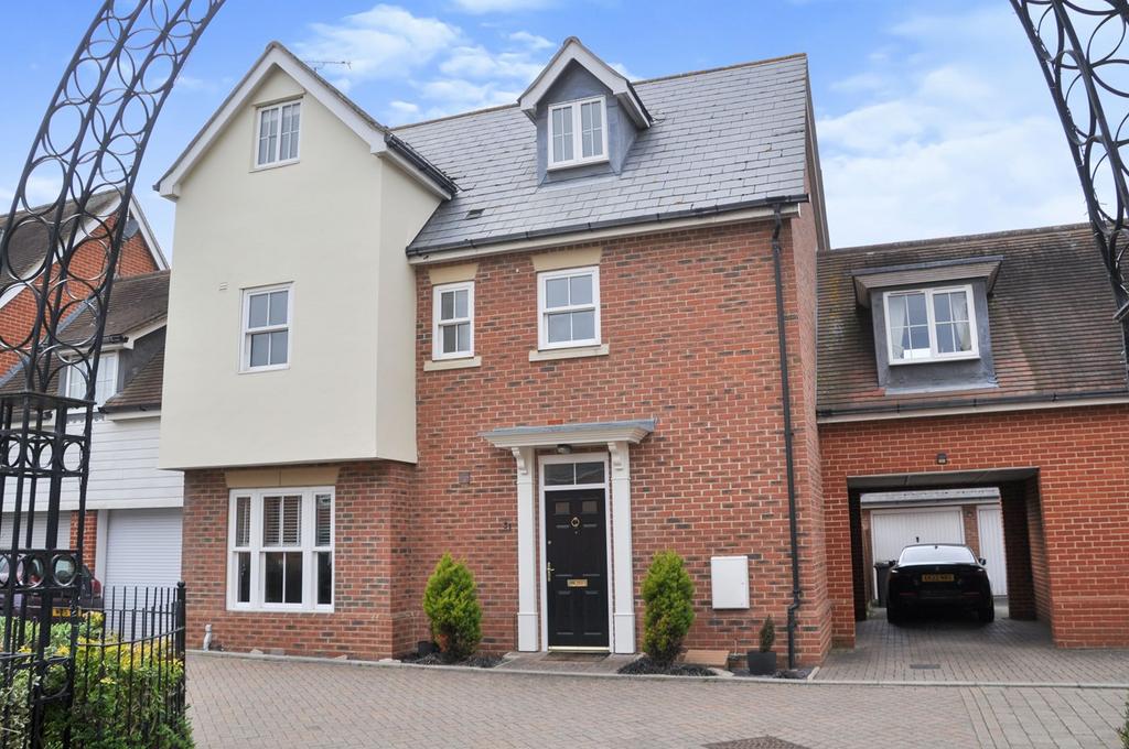 Telford Place, Chelmsford, CM1 5 bed link detached house for sale £