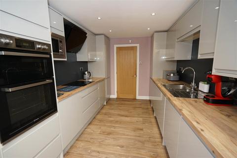 1 Rotherhead Close, Horwich, Bolton, BL6 5UG