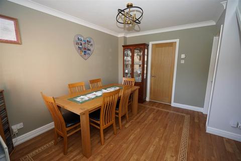 1 Rotherhead Close, Horwich, Bolton, BL6 5UG