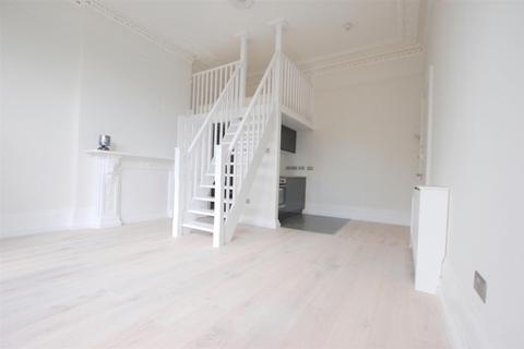 Studio to rent - Fellows Road, London