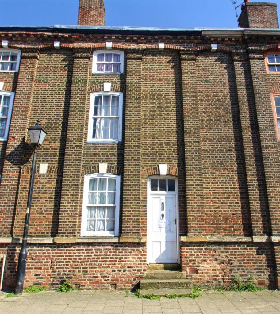 HIGH STREET, BOSTON 1 bed flat £480 pcm (£111 pw)