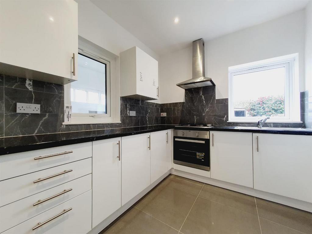 Corbylands Road, Sidcup 4 bed house £2,050 pcm (£473 pw)