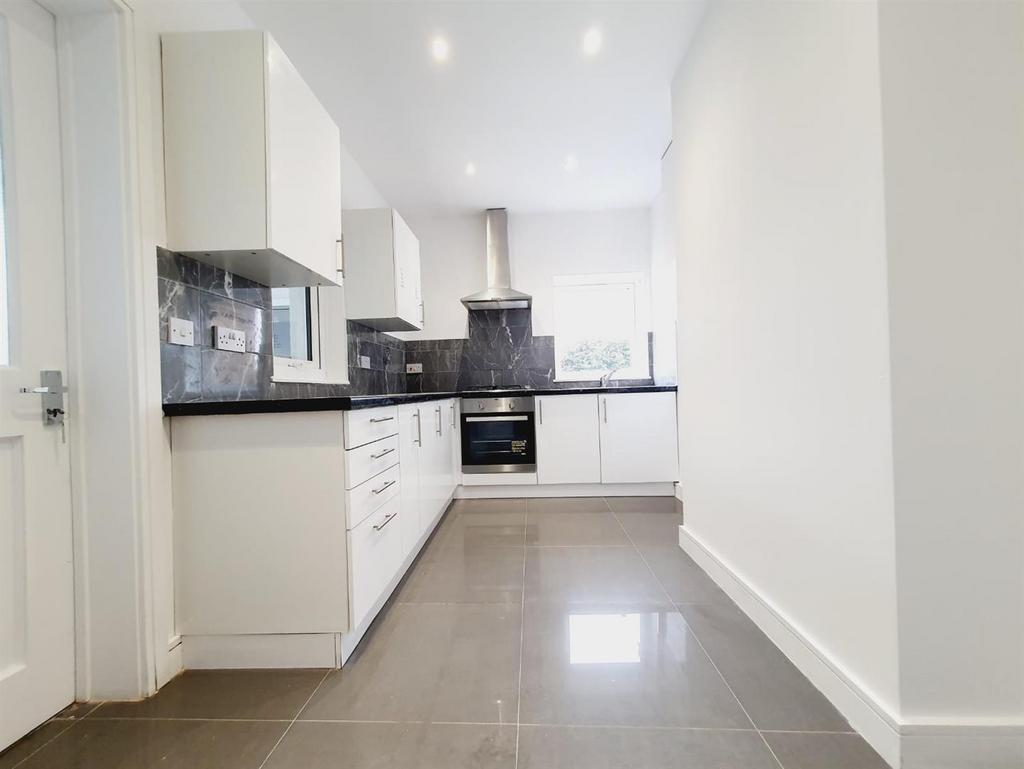 Corbylands Road, Sidcup 4 bed house £2,050 pcm (£473 pw)