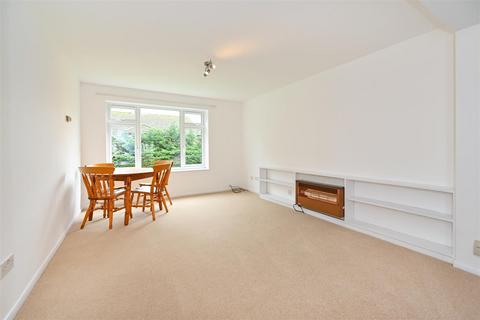 3 bedroom flat to rent - Bayton Court, Chichester