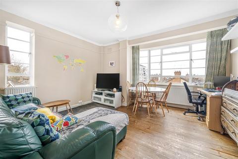 Flat 22, Dumbarton Court Brixton Hill, London, SW2 5LN