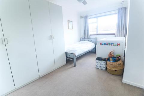 214 Halling Hill, Harlow, CM20 3JR