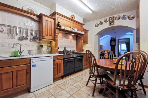 2 bedroom terraced house for sale - 4 West Street (The Hair Studio), Fishguard