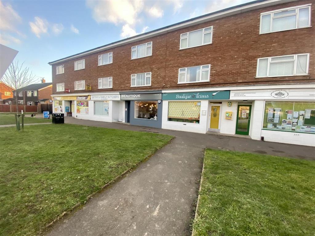 Barton Le Clay Property £700 pcm (£162 pw)