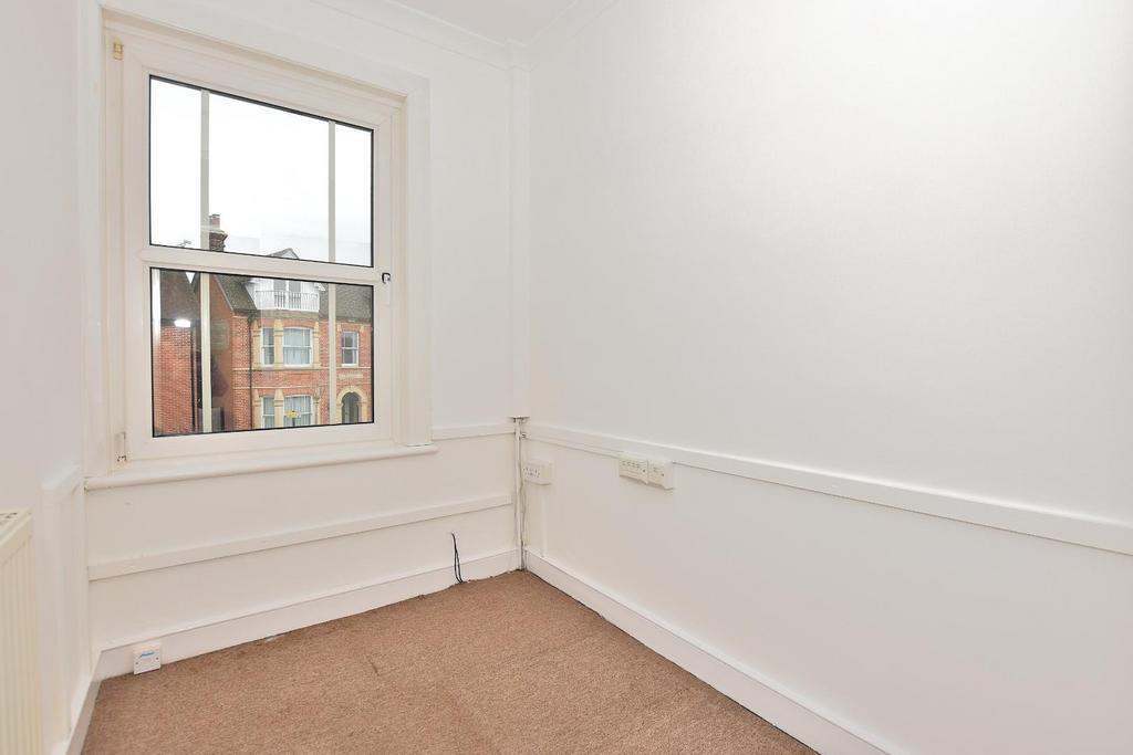 High Street, Dunmow Property to rent £650 pcm (£150 pw)