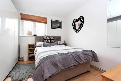 71 Mapleton Road, London, E4 6XJ