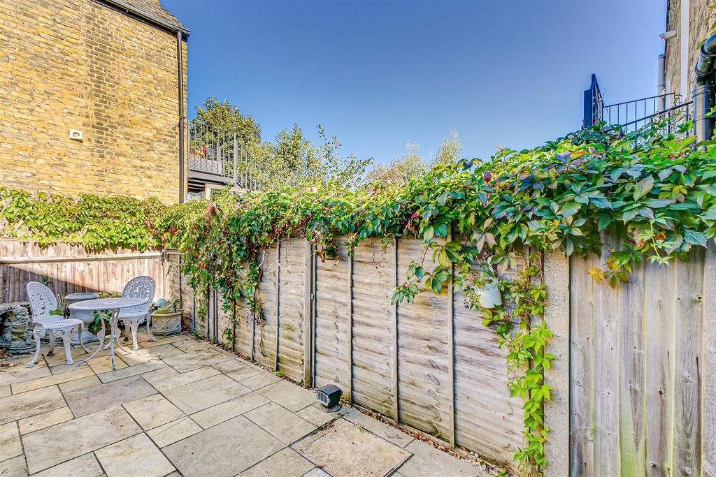 Brookwood Road, London 2 bed for sale £550,000