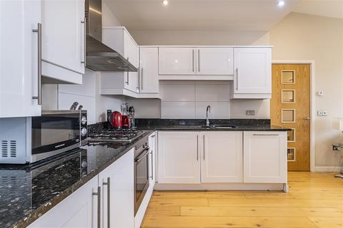 Flat 15, Marquis Court Station Approach, Epsom, KT19 8BN