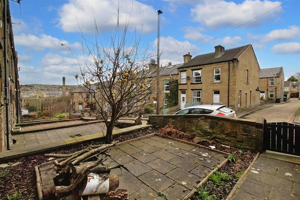 Spark Street, Longwood, Huddersfield, HD3 4XB 3 bed terraced house for