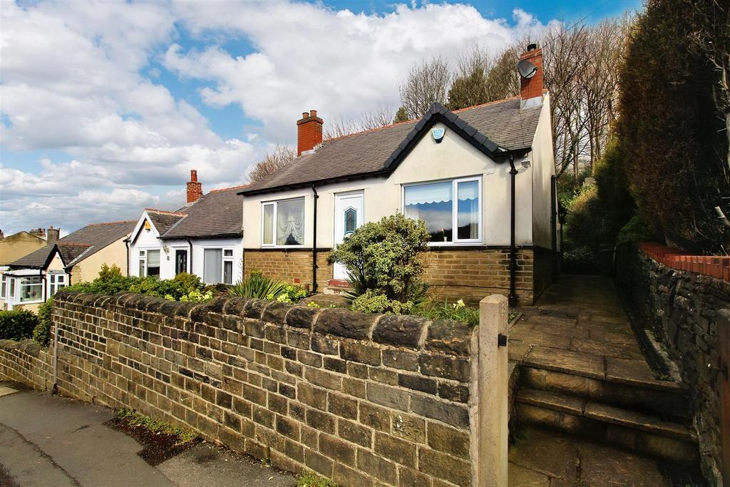 Lockwood Scar, Huddersfield, HD4 6BA 2 bed semidetached bungalow for