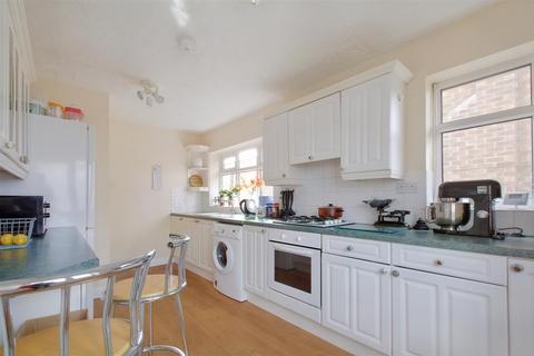 64 Flatts Lane, Calverton, Nottingham, NG14 6JZ