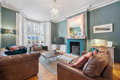 12 Foulden Road, London, N16 7UR