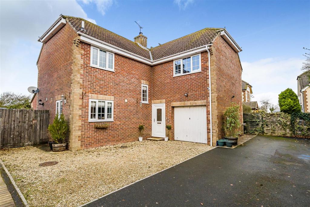 The Ferns, Bradenstoke, Chippenham 4 bed detached house £500,000