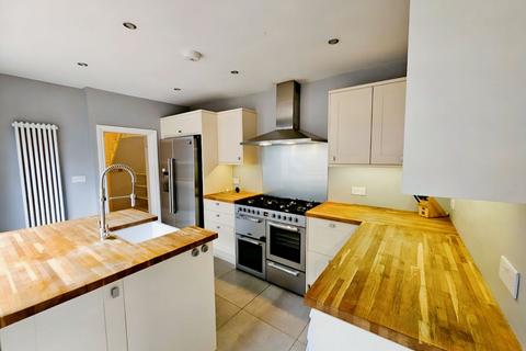 3 bedroom terraced house to rent - Rixsen Road, Manor Park, London, E12