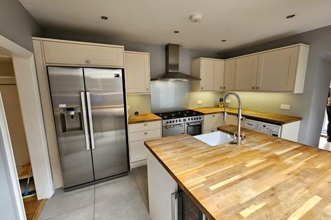 3 bedroom terraced house to rent - Rixsen Road, Manor Park, London, E12