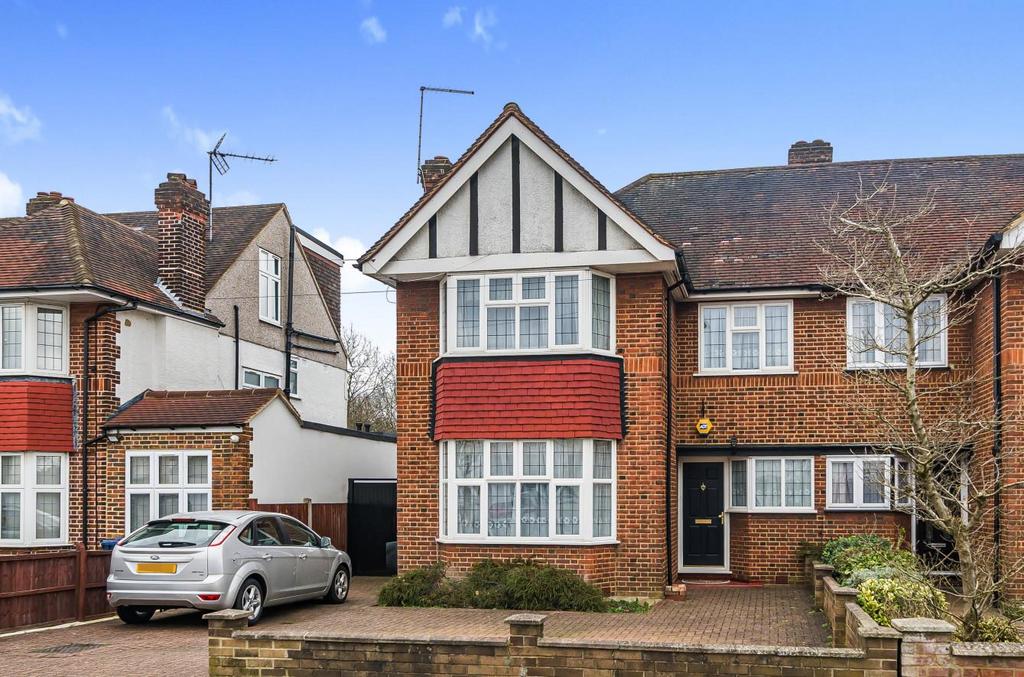 Longland Drive, Totteridge 3 bed semidetached house £950,000
