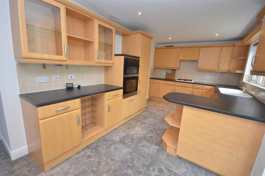 Navigation Loop, Stone 4 bed detached house £1,400 pcm (£323 pw)