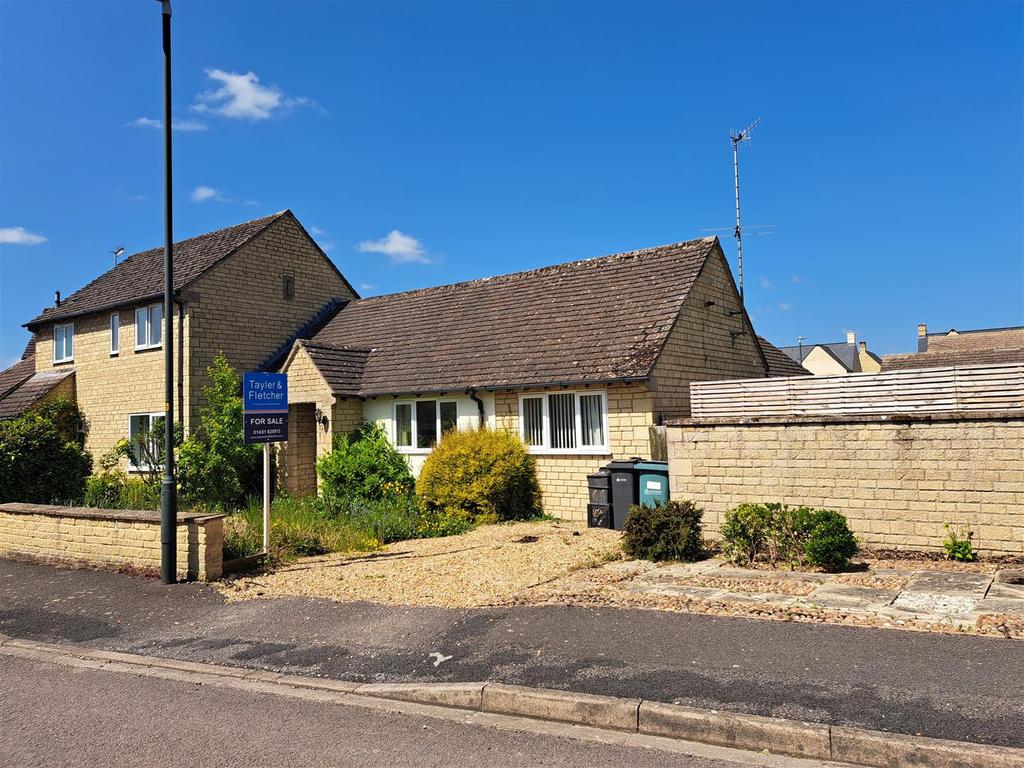 Park Farm, BourtonOnTheWater... 3 bed semidetached bungalow £345,000