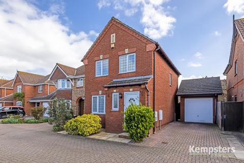 4 Birch Close, South Ockendon, RM15 6XD