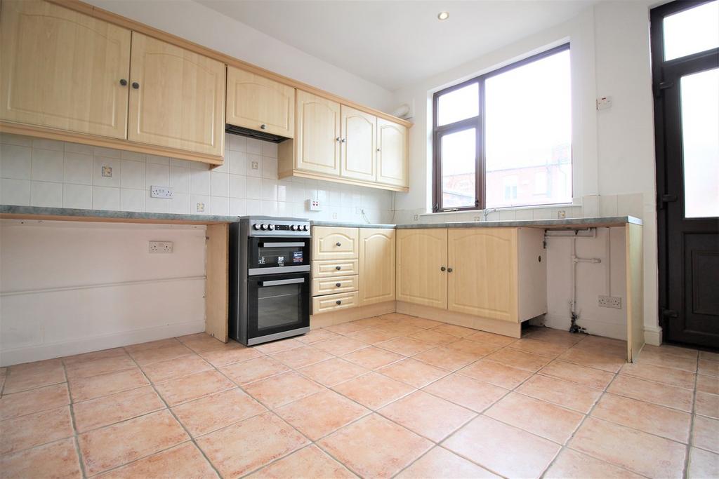 Hughes Street, Bolton, BL1 3 bed terraced house £750 pcm (£173 pw)