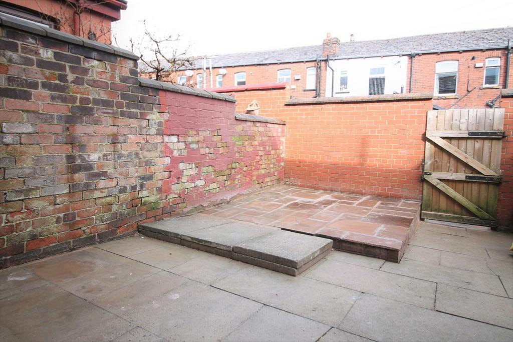 Hughes Street, Bolton, BL1 3 bed terraced house £750 pcm (£173 pw)