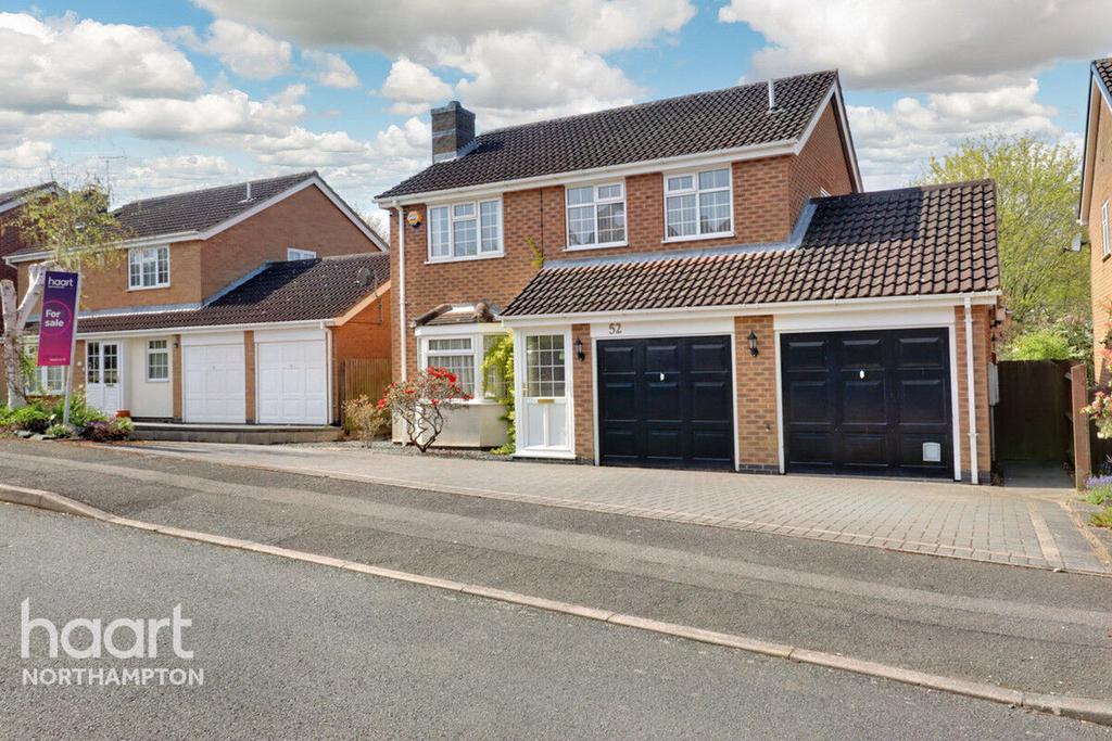 Summerfields, Northampton 4 bed detached house for sale £390,000