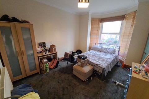 6 bedroom house to rent, Burley Road, Leeds