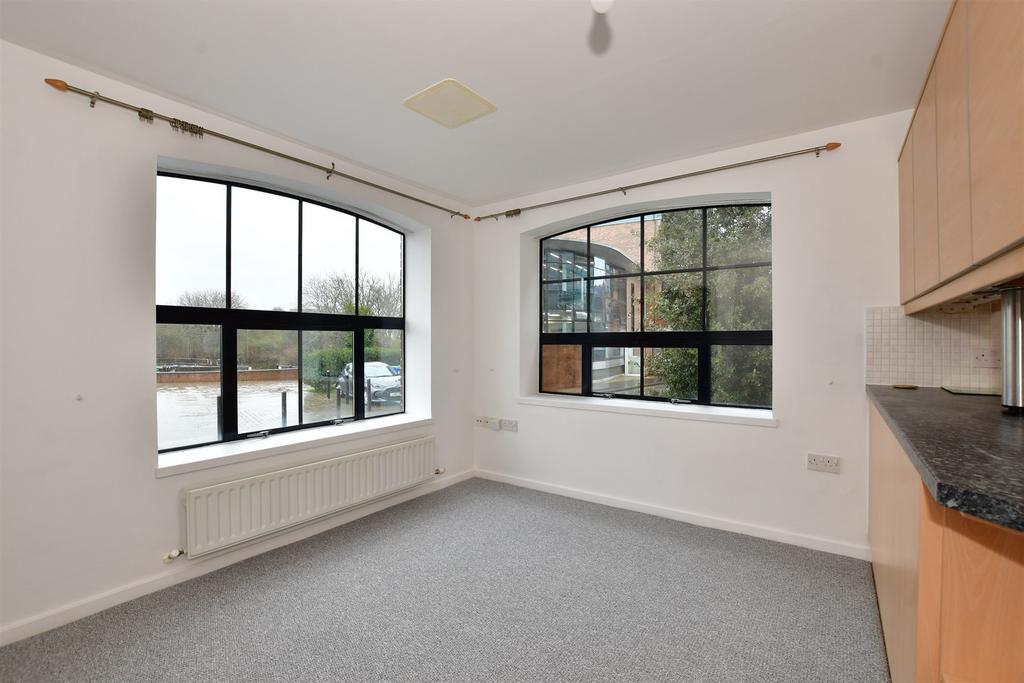Kitchen/ Living Room