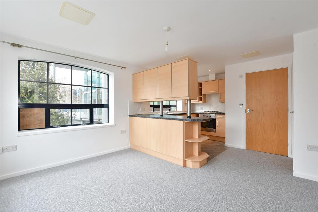 Kitchen/ Living Room