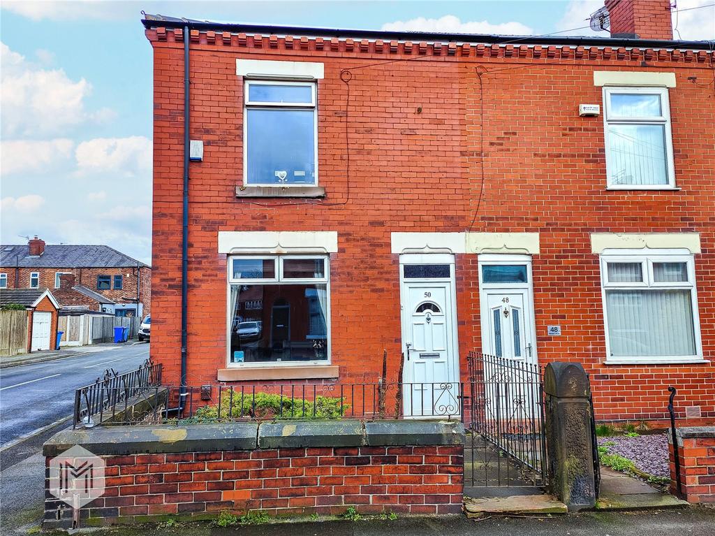 Moss Lane, Swinton, Manchester, M27 2 bed terraced house £200,000